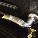 How to Replace the Handle on a Metal Entrance Door - steps and methodology