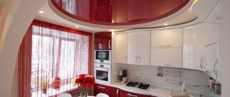 Красный натяжной потолок в современной кухне