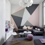 Wallpaper in the living room with a geometric pattern