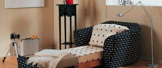 Раскладное кресло-кровать внутри комнаты