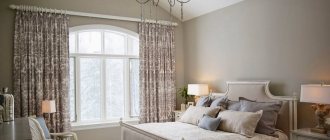 Curtains on a white cornice in the bedroom